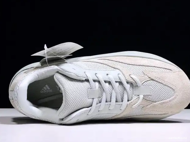 v2 Yeezy Adidas 700 Salt Boost EG7487 0513